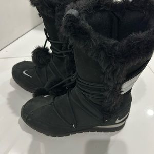 Nike women’s boots